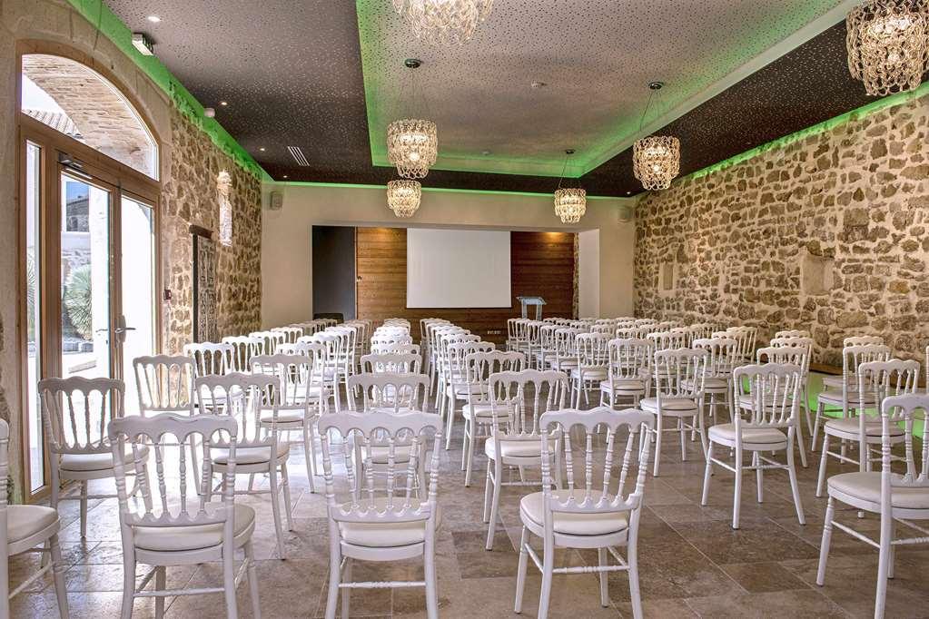 Chateau De Massillan Uchaux Facilidades foto